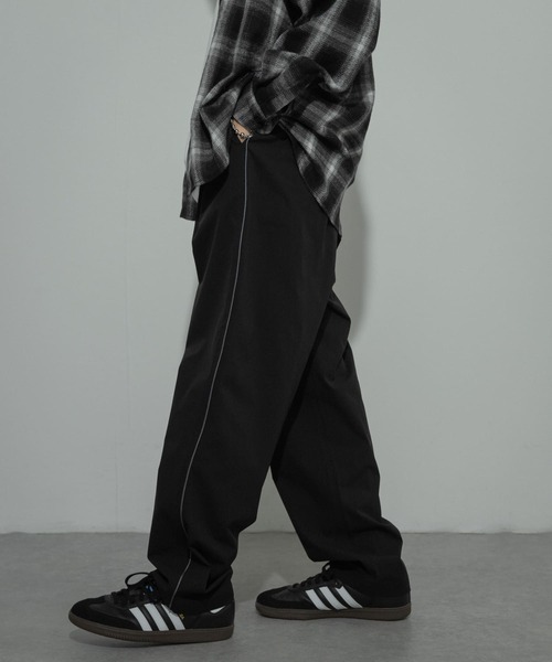 SENSE OF PLACE by URBAN RESEARCH(センスオブプレイスバイアーバンリサーチ)の「『セットアップ対応』パイピングトラックパンツ(その他パンツ・メンズ・ブラック/ベージュ・MEDIUM/LARGE)」の4枚目の写真
