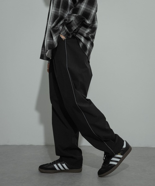 SENSE OF PLACE by URBAN RESEARCH(センスオブプレイスバイアーバンリサーチ)の「『セットアップ対応』パイピングトラックパンツ(その他パンツ・メンズ・ブラック/ベージュ・MEDIUM/LARGE)」の5枚目の写真