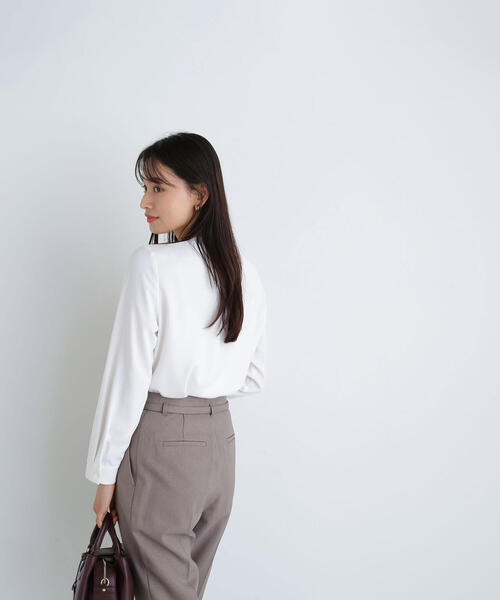 NATURAL BEAUTY BASIC（ナチュラルビューティーベーシック）の「◇フロントタックブラウス（シャツ/ブラウス・レディース・ベージュ/オフホワイト/ダークブラウン・SMALL/MEDIUM）」の6枚目の写真