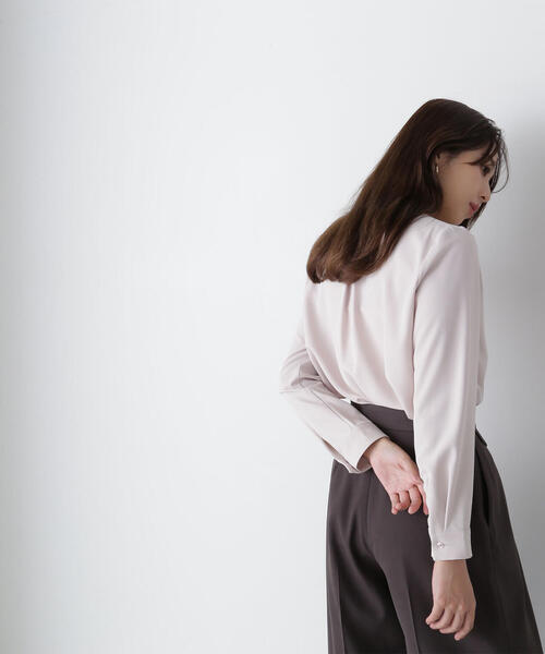 NATURAL BEAUTY BASIC（ナチュラルビューティーベーシック）の「◇フロントタックブラウス（シャツ/ブラウス・レディース・ベージュ/オフホワイト/ダークブラウン・SMALL/MEDIUM）」の17枚目の写真