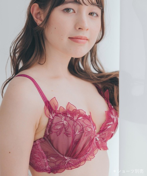 fran de lingerie（フランデランジェリー）の「軽やかに揺れるチュールフラワー安定感のあるすっきりバストメイク 「ノーブルティアラブラ002 ブラジャー（ワイヤー有り）」 ブラジャー（ブラジャー・レディース・ブルーパープル/モカ/ピンク系その他/ブラック/ホワイト/ラベンダー/ベージュ/グレイッシュブルー/ワイン・G65/G70/G75/G80/G85/H65/H70/H75/H80/H85/I65/I70/I75/I80/I85）」の13枚目の写真