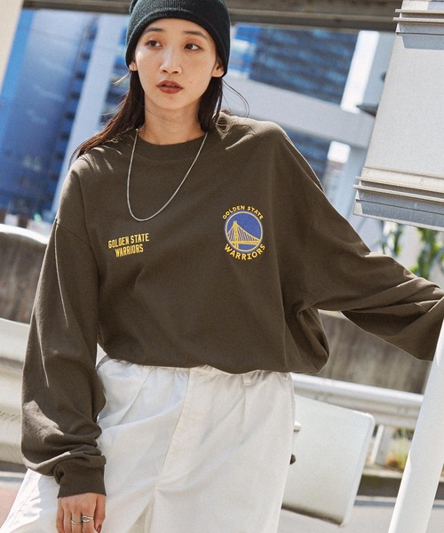 NBA（エヌビーエー）の「NBA/エヌビーエー 別注 ダブルロゴ刺繍ビッグシルエットゲームTシャツ（Tシャツ/カットソー・メンズ・ホワイト/ブラック/ダークブラウン/ダークグレー/オートミール・M/L）」の4枚目の写真