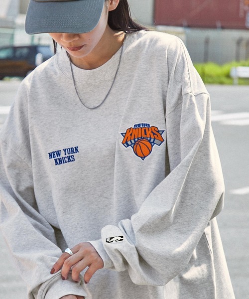 NBA（エヌビーエー）の「NBA/エヌビーエー 別注 ダブルロゴ刺繍ビッグシルエットゲームTシャツ（Tシャツ/カットソー・メンズ・ホワイト/ブラック/ダークブラウン/ダークグレー/オートミール・M/L）」の5枚目の写真