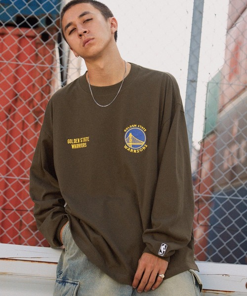 NBA（エヌビーエー）の「NBA/エヌビーエー 別注 ダブルロゴ刺繍ビッグシルエットゲームTシャツ（Tシャツ/カットソー・メンズ・ホワイト/ブラック/ダークブラウン/ダークグレー/オートミール・M/L）」の6枚目の写真