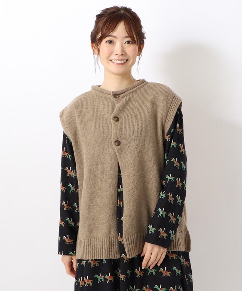 one'sterrace(ワンズテラス)の「カドリー 前開き2WAYベスト(ベスト・レディース・イエロー系8/グリーン系その他6/ベージュ系8・00)」の1枚目の写真