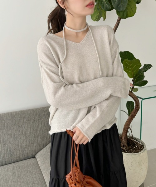 Ada.(エイダ)の「リボン チョーカー付き ゆるVネック オーバーサイズニット(ニット/セーター・レディース・アイボリー/グレー/ネイビー/ベージュ・FREE)」の19枚目の写真