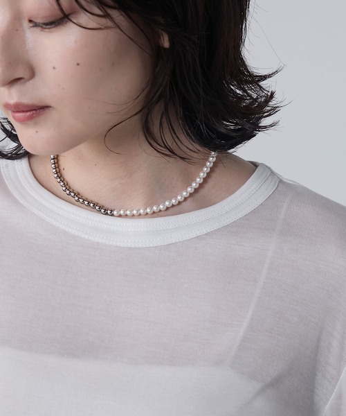 le ELMi（ルエルミ）の「Neck design sheer long tee / ダブルリブデザイン シアーロングTシャツ（Tシャツ/カットソー・レディース・チャコールグレー/ライトイエロー/オフホワイト/ブラック・FREE）」の9枚目の写真