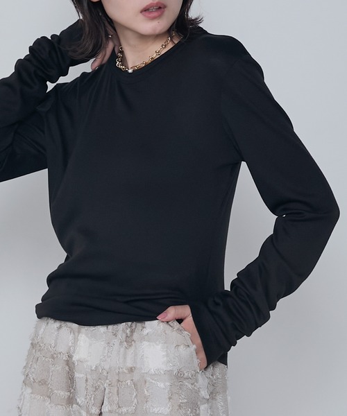 le ELMi（ルエルミ）の「Neck design sheer long tee / ダブルリブデザイン シアーロングTシャツ（Tシャツ/カットソー・レディース・チャコールグレー/ライトイエロー/オフホワイト/ブラック・FREE）」の7枚目の写真