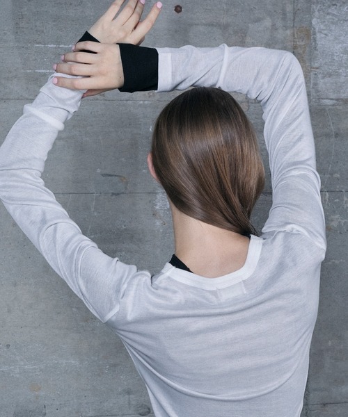 le ELMi（ルエルミ）の「Neck design sheer long tee / ダブルリブデザイン シアーロングTシャツ（Tシャツ/カットソー・レディース・チャコールグレー/ライトイエロー/オフホワイト/ブラック・FREE）」の15枚目の写真