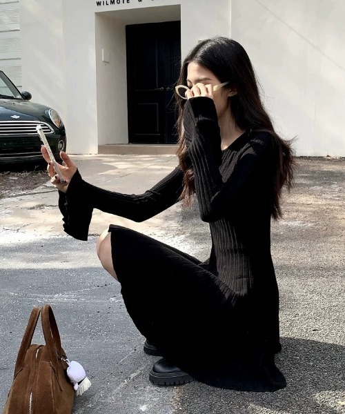 Sibra(シブラ)の「フィット&フレアリブニットワンピース(ワンピース・レディース・ベージュ/ブラック・M)」の18枚目の写真