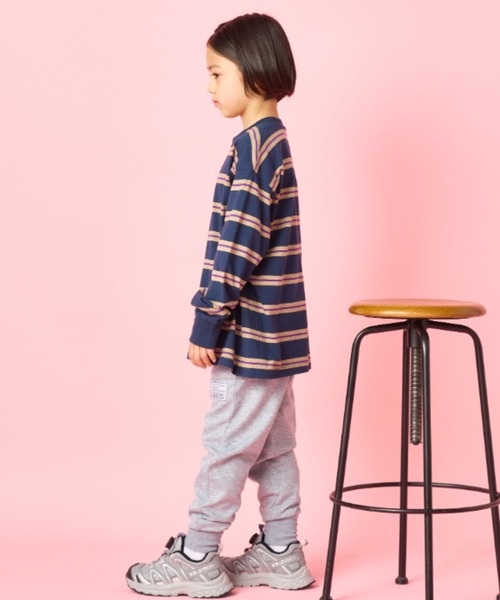 Auntie Rosa Holiday（アンティローザホリデー）の「オーバーサイズボーダーロンTEE（Tシャツ/カットソー・キッズ・ネイビー/ブラック/オフホワイト/チャコールグレー/ダークグリーン・130/140/150/160）」の20枚目の写真