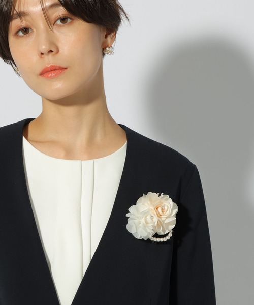 Elura（エルーラ）の「＜2025ceremony＞アソートコサージュ/286330（ブローチ/コサージュ・レディース・クリーム/グレイッシュベージュ/グレー/ブルー・ONE SIZE）」の2枚目の写真