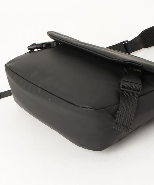 HIKA（ヒカ）の「【HIKA】TOWN メッセンジャーBAG（メッセンジャーバッグ・メンズ・ブラック・FREE）」の3枚目の写真