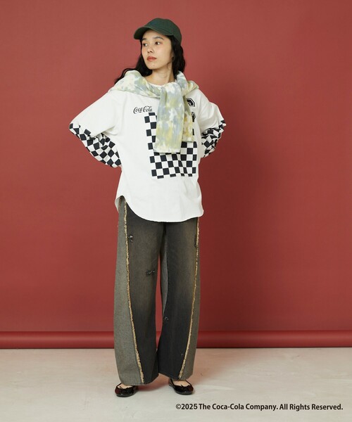 Freada（フリーダ）の「Freada/フリーダ Coca-Cola/コカ・コーラ ヘンリーネックTシャツ（Tシャツ/カットソー・レディース・ライトグレー/オフホワイト・ﾌﾘ-）」の3枚目の写真