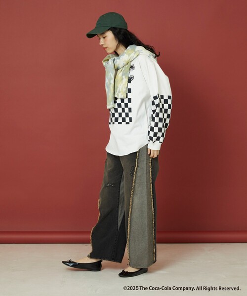 Freada（フリーダ）の「Freada/フリーダ Coca-Cola/コカ・コーラ ヘンリーネックTシャツ（Tシャツ/カットソー・レディース・ライトグレー/オフホワイト・ﾌﾘ-）」の4枚目の写真