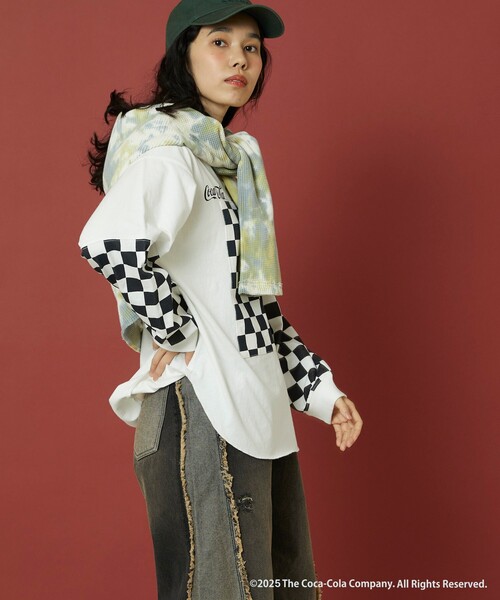 Freada（フリーダ）の「Freada/フリーダ Coca-Cola/コカ・コーラ ヘンリーネックTシャツ（Tシャツ/カットソー・レディース・ライトグレー/オフホワイト・ﾌﾘ-）」の6枚目の写真