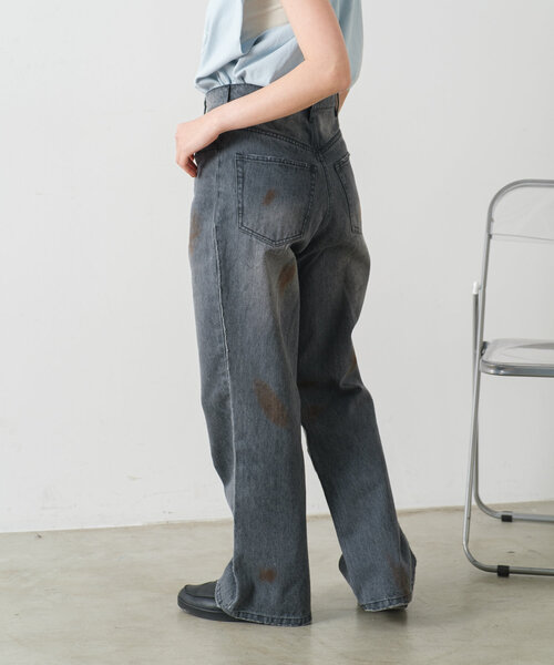 WHIMSIC（ウィムジック）の「【UNISEX/2サイズ展開】ダートプロセシングデニムパンツ（デニムパンツ・レディース・チャコールグレー/ブルー・1/2）」の18枚目の写真