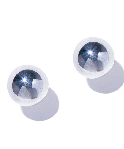 quip queint(クイップクエイント)の「【quip queint】bowling orb pierce/ボウリング オーブ ピアス(ピアス(両耳用)・レディース・シルバー・FREE)」の4枚目の写真