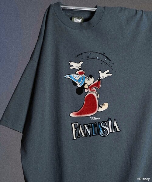 FREAK'S STORE（フリークスストア）の「DISNEY/ディズニー/『ファンタジア』/魔法/ミッキーマウス/フロッキープリント クルーネックTシャツ/リラックスフィット（Tシャツ/カットソー・メンズ・ブラック/グリーン/ホワイト・LARGE/MEDIUM）」の3枚目の写真
