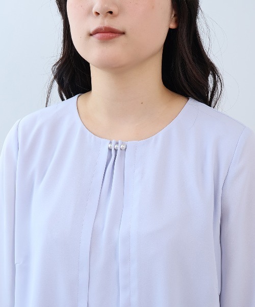 【fleur】【Ｌ〜６Ｌ】ジャーゼットパールネックフロントタックブラウス fleur】【L～6L】ジャーゼットパールネックフロントタック