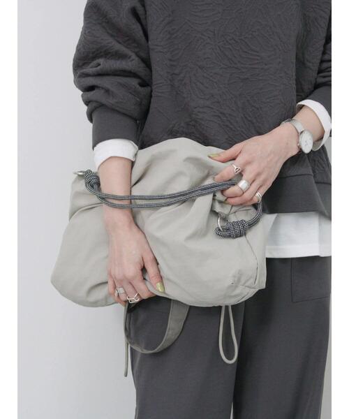 Samansa Mos2 blue（サマンサモスモスブルー）の「2WAY配色ナイロントート（ハンドバッグ・レディース・パープル/グレー/ブラック・F）」の18枚目の写真