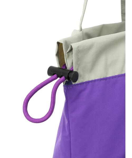 Samansa Mos2 blue（サマンサモスモスブルー）の「2WAY配色ナイロントート（ハンドバッグ・レディース・パープル/グレー/ブラック・F）」の8枚目の写真