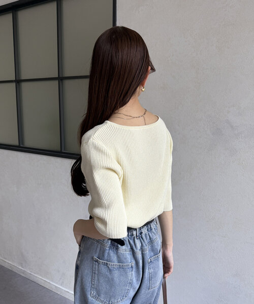 Thevon(ゼボン)の「アシメネックボタンデザイン5分袖ニット(ニット/セーター・レディース・ブルー/グレー/ブラック/アイボリー・FREE)」の7枚目の写真