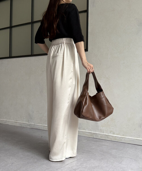 Thevon(ゼボン)の「アシメネックボタンデザイン5分袖ニット(ニット/セーター・レディース・ブルー/グレー/ブラック/アイボリー・FREE)」の21枚目の写真