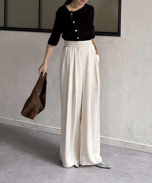 Thevon(ゼボン)の「アシメネックボタンデザイン5分袖ニット(ニット/セーター・レディース・ブルー/グレー/ブラック/アイボリー・FREE)」の22枚目の写真