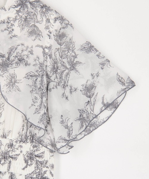 NICOLE CLUB（ニコル　クラブ）の「花柄ケープワンピース（ワンピース・レディース・オフホワイト/グレー・MEDIUM）」の8枚目の写真