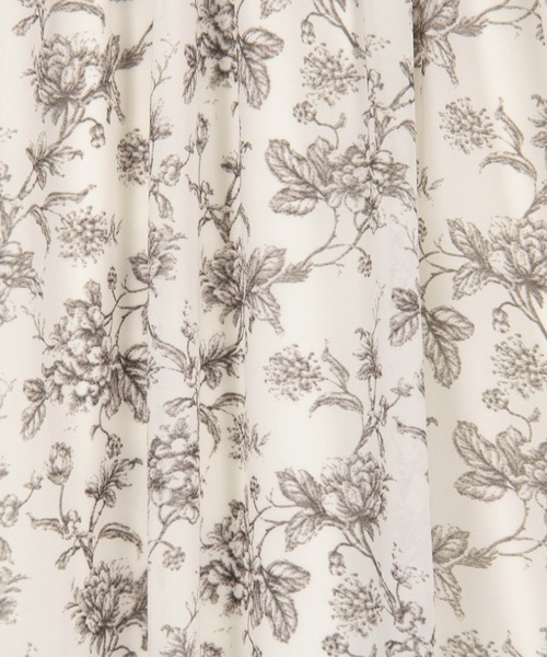 NICOLE CLUB（ニコル　クラブ）の「花柄ケープワンピース（ワンピース・レディース・オフホワイト/グレー・MEDIUM）」の11枚目の写真