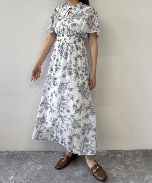 NICOLE CLUB（ニコル　クラブ）の「花柄ケープワンピース（ワンピース・レディース・オフホワイト/グレー・MEDIUM）」の12枚目の写真