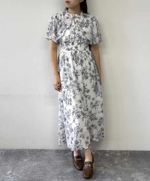 NICOLE CLUB（ニコル　クラブ）の「花柄ケープワンピース（ワンピース・レディース・オフホワイト/グレー・MEDIUM）」の13枚目の写真