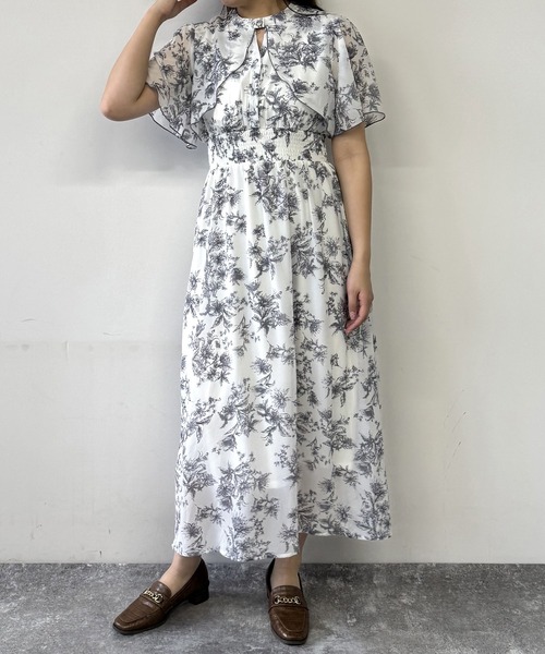 NICOLE CLUB（ニコル　クラブ）の「花柄ケープワンピース（ワンピース・レディース・オフホワイト/グレー・MEDIUM）」の15枚目の写真