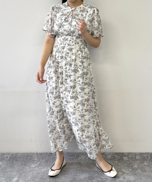 NICOLE CLUB（ニコル　クラブ）の「花柄ケープワンピース（ワンピース・レディース・オフホワイト/グレー・MEDIUM）」の17枚目の写真