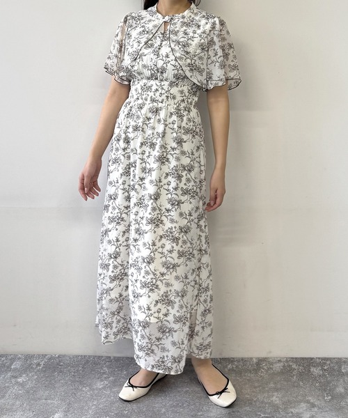 NICOLE CLUB（ニコル　クラブ）の「花柄ケープワンピース（ワンピース・レディース・オフホワイト/グレー・MEDIUM）」の18枚目の写真