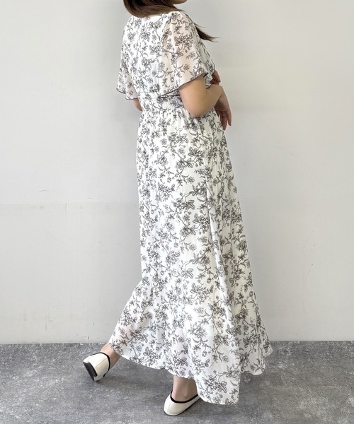 NICOLE CLUB（ニコル　クラブ）の「花柄ケープワンピース（ワンピース・レディース・オフホワイト/グレー・MEDIUM）」の20枚目の写真