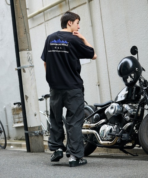 THOUSAND MILE(サウザンドマイル)の「THOUSAND MILE/サウザンドマイル SHORT SLEEVE PRINT TEE LOGO Tシャツ(Tシャツ/カットソー・メンズ・ブラック・L/M/S)」の9枚目の写真