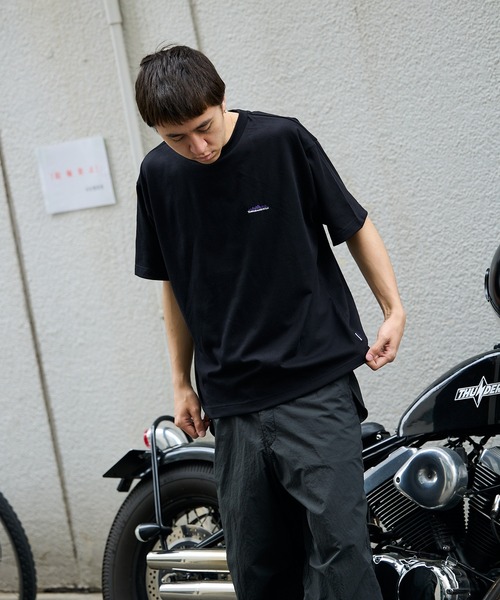 THOUSAND MILE(サウザンドマイル)の「THOUSAND MILE/サウザンドマイル SHORT SLEEVE PRINT TEE LOGO Tシャツ(Tシャツ/カットソー・メンズ・ブラック・L/M/S)」の18枚目の写真