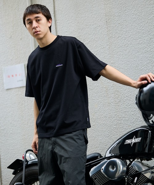 THOUSAND MILE(サウザンドマイル)の「THOUSAND MILE/サウザンドマイル SHORT SLEEVE PRINT TEE LOGO Tシャツ(Tシャツ/カットソー・メンズ・ブラック・L/M/S)」の19枚目の写真