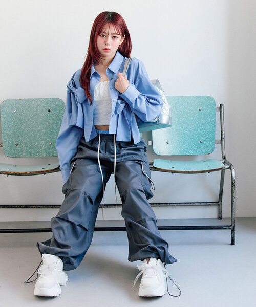 OLIVE des OLIVE（オリーブデオリーブ）の「リボンリボンクロップドシャツ（シャツ/ブラウス・レディース・ブラック/レッド/オフホワイト/ブルー・FREE）」の17枚目の写真