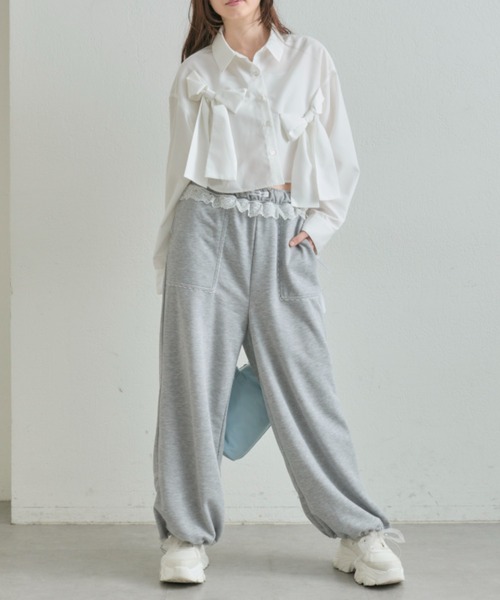 OLIVE des OLIVE（オリーブデオリーブ）の「リボンリボンクロップドシャツ（シャツ/ブラウス・レディース・ブラック/レッド/オフホワイト/ブルー・FREE）」の21枚目の写真