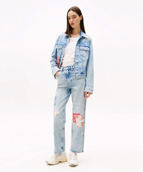 tommy jeans（トミー ジーンズ）の「ハイウエストスリムストレートジーンズ（デニムパンツ・レディース・インディゴブルー・26inch/27inch/25inch）」の2枚目の写真