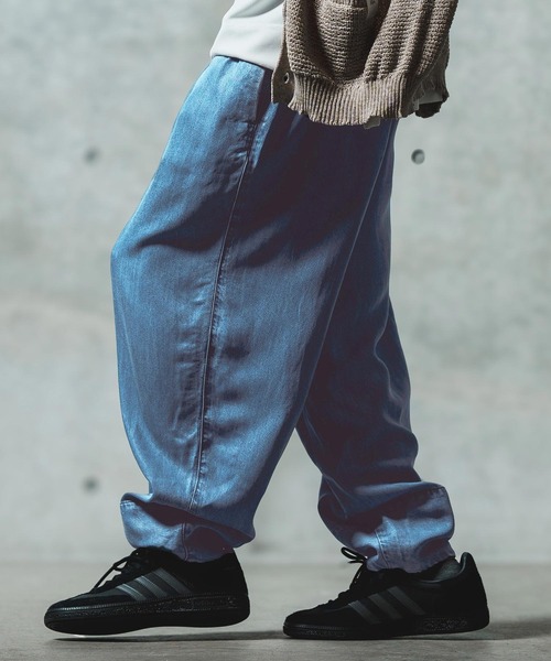 GLIMCLAP（グリムクラップ）の「mp13556-Color scheme design & balloon silhouette pants-light ounce denim-  デニムパンツ（デニムパンツ・メンズ・インディゴブルー・S/M/L）」の4枚目の写真