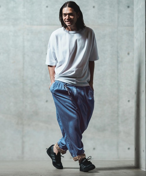 GLIMCLAP（グリムクラップ）の「mp13556-Color scheme design & balloon silhouette pants-light ounce denim-  デニムパンツ（デニムパンツ・メンズ・インディゴブルー・S/M/L）」の6枚目の写真