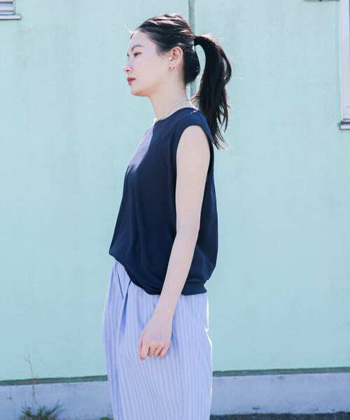 URBAN RESEARCH（アーバンリサーチ）の「new basic　ドライツイストノースリーブカットソー（Tシャツ/カットソー・レディース・ホワイト/ブラック/ネイビー・FREE）」の8枚目の写真