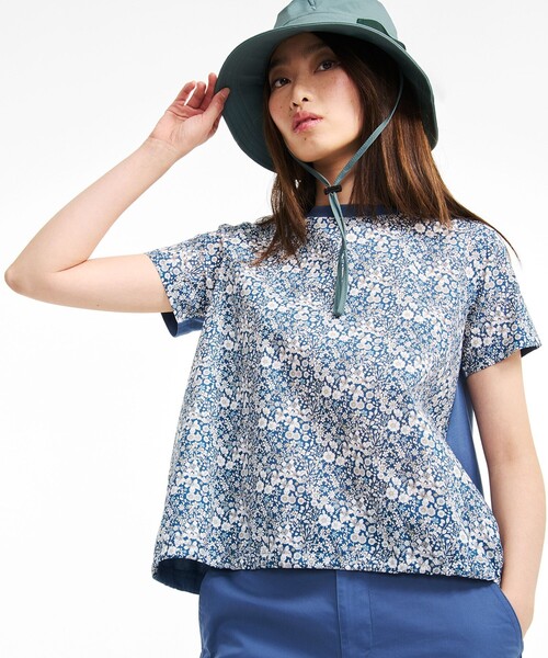 AIGLE(エーグル)の「リバティプリント 半袖Tシャツ(Tシャツ/カットソー・レディース・ブルー/キャメル/レッド・L/M/XS/S)」の2枚目の写真