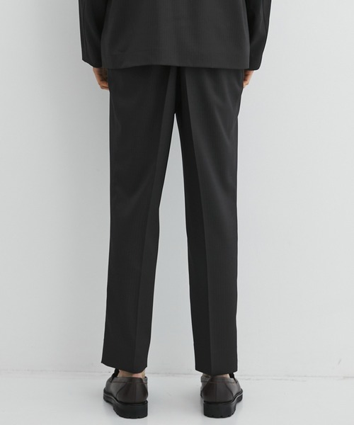 UNITED TOKYO(ユナイテッドトウキョウ)の「【再入荷】Summer Dry Air サイドゴムスラックス |夏服|軽量性|伸縮性|SETUP可(スラックス・メンズ・グレイッシュベージュ/ダークグレー/ブラック/オリーブ/ストライプ/ダークネイビー・1/2/3)」の16枚目の写真