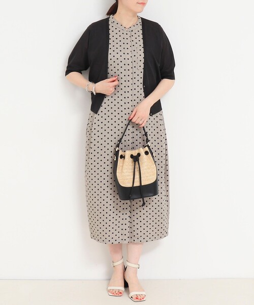 NOLLEY'S LIGHT（ノーリーズライト）の「麻風半袖Vネックカーディガン（ニット/セーター・レディース・オフホワイト/チャコールグレー/グレイッシュベージュ・38）」の8枚目の写真