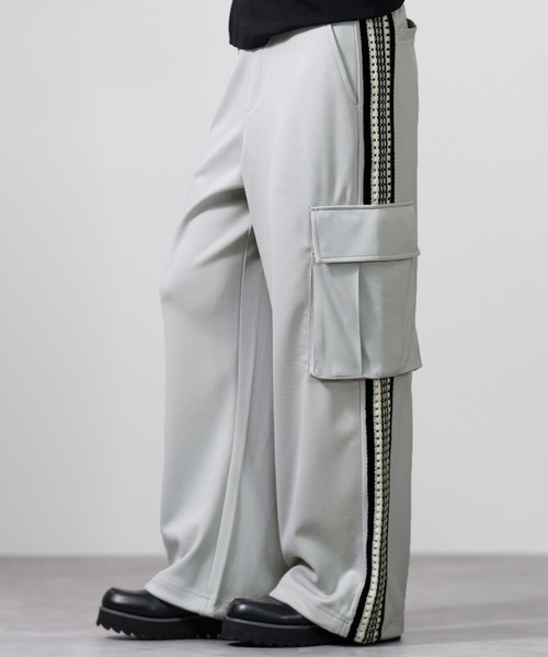 CLEL(クレイル)の「【CLEL】Hand Knitting Track Cargo Pants / ハンドニッティング トラックカーゴパンツ(カーゴパンツ・メンズ・チャコールグレー/ブラック/ライトグレー・L/M/S/XS)」の3枚目の写真